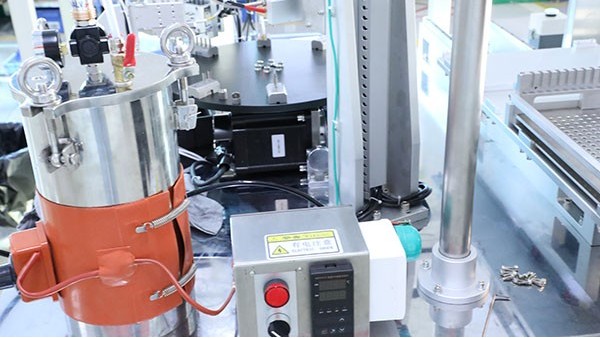 東莞半自動點(diǎn)膠機(jī)