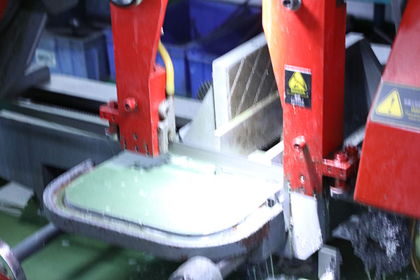 全自動(dòng)點(diǎn)膠機(jī)視屏加工