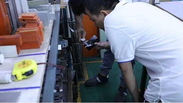 多功能自動點(diǎn)膠機(jī)