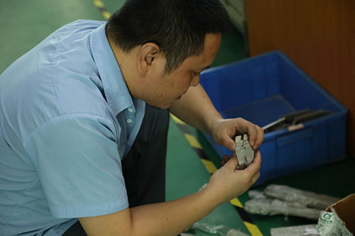 東莞自動(dòng)化點(diǎn)膠機(jī)