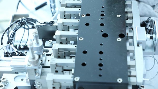 深圳精密點(diǎn)膠機(jī)