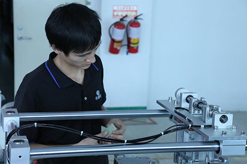 深圳控制精密點(diǎn)膠機(jī)廠家