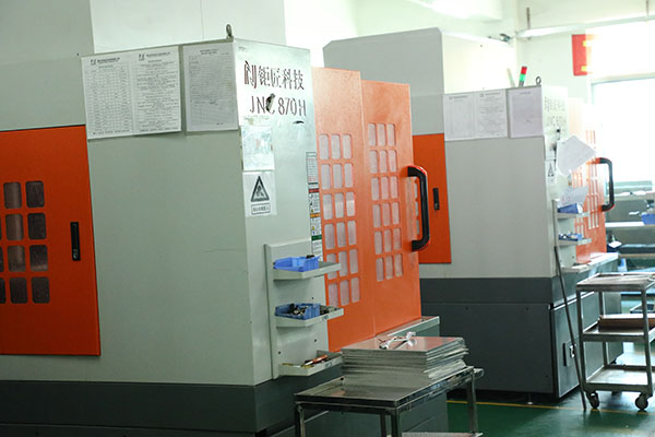 東莞自動(dòng)點(diǎn)膠機(jī)車間