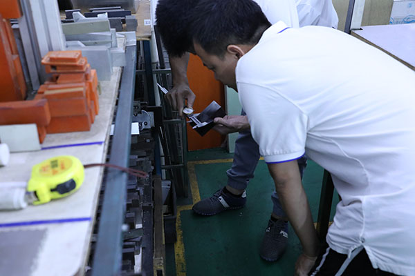 視覺點膠機(jī)多少錢一臺