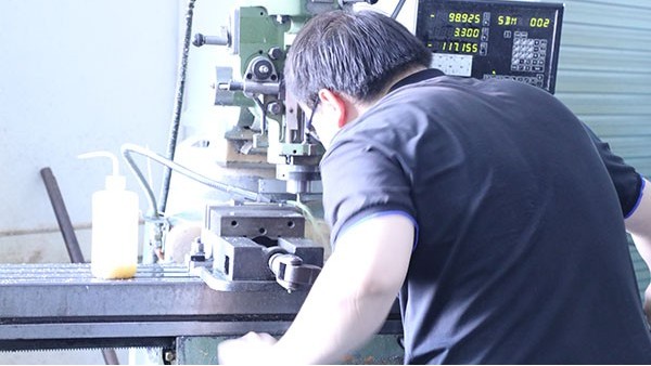 桌面型全自動(dòng)點(diǎn)膠機(jī)