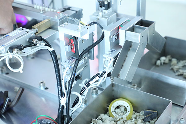 桌面式全自動(dòng)點(diǎn)膠機(jī)業(yè)務(wù)