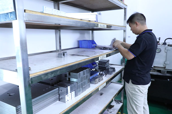 自動點膠機控制系統(tǒng)