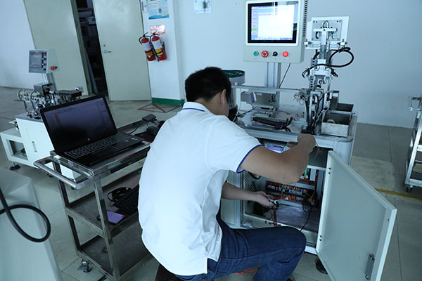 臺式自動點膠機(jī)廠家