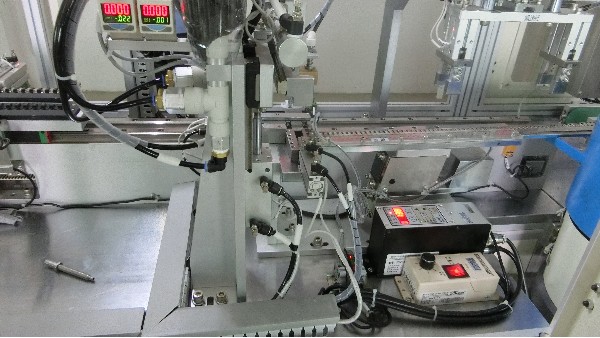 深圳市自動點(diǎn)膠機(jī)