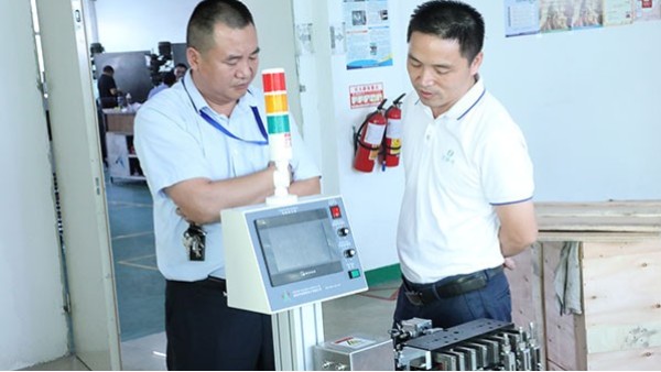 點(diǎn)膠機(jī)設(shè)備