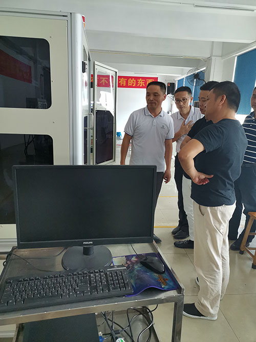 全自動點膠機(jī)報價