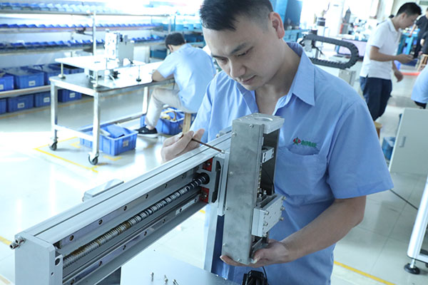 南京點(diǎn)膠機(jī)廠家