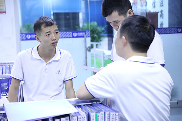 自動(dòng)點(diǎn)膠機(jī)ab膠廠家工程師