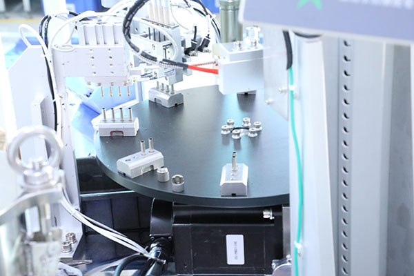 視覺點膠機(jī)廠家