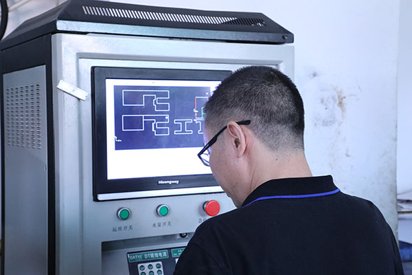 深圳半自動(dòng)點(diǎn)膠機(jī)編程