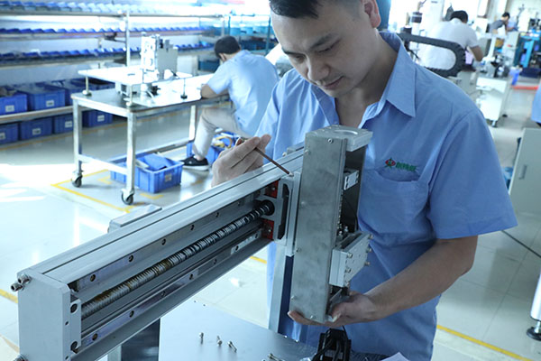 深圳半自動(dòng)點(diǎn)膠機(jī)裝配