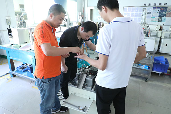 視覺點膠機(jī)多少錢一臺