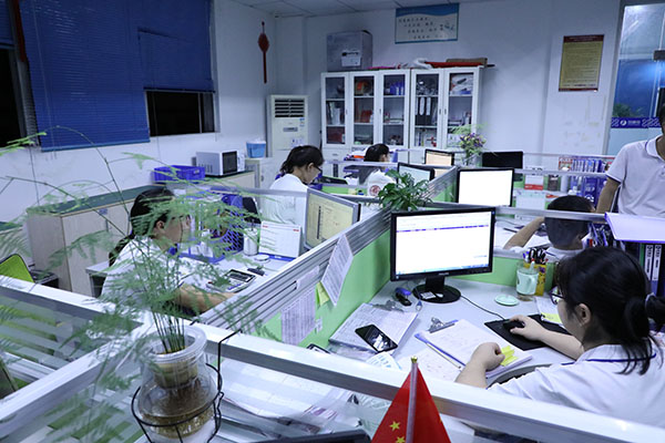 深圳四軸桌面點膠機(jī)廠家家