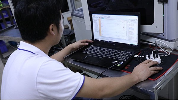 四軸桌面點膠機在網(wǎng)上銷售有什么好處？