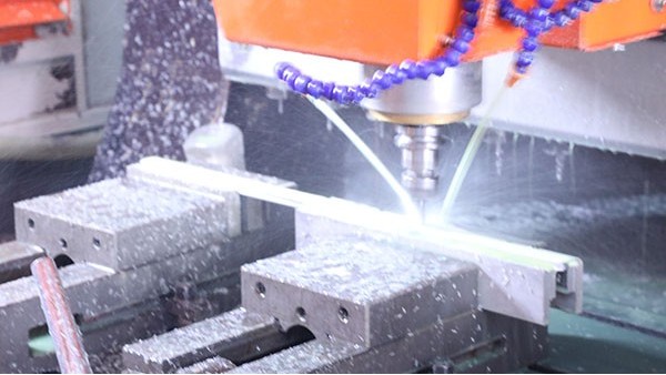 數(shù)據(jù)線全 生產(chǎn)的數(shù)據(jù)線全自動(dòng)點(diǎn)膠機(jī)精度可達(dá)±0.02mm，能達(dá)到您意想不到的精度。如果您對創(chuàng)精銳電子感興趣，歡迎咨詢網(wǎng)站在線客服，創(chuàng)精銳電子--你身邊的數(shù)據(jù)線全自動(dòng)點(diǎn)膠機(jī)廠家，全心全意為您服務(wù)！如果您想定制自己產(chǎn)品的方案，加微信13143431491、免費(fèi)獲取個(gè)性化定制方案！自動(dòng)點(diǎn)膠機(jī)