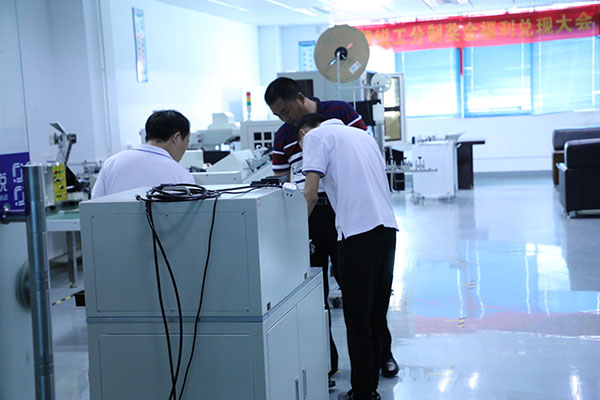 pvc自動(dòng)點(diǎn)膠機(jī)客戶