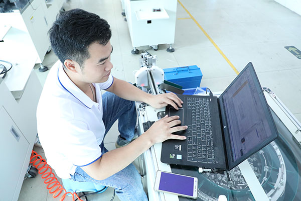 深圳點膠機廠家