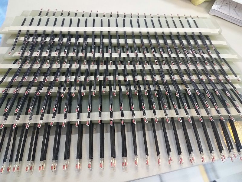 自動焊錫機(jī)成品圖片